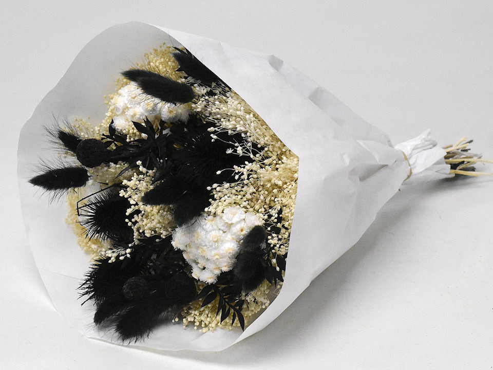 Dried Flower Bouquet Black/White 40cm