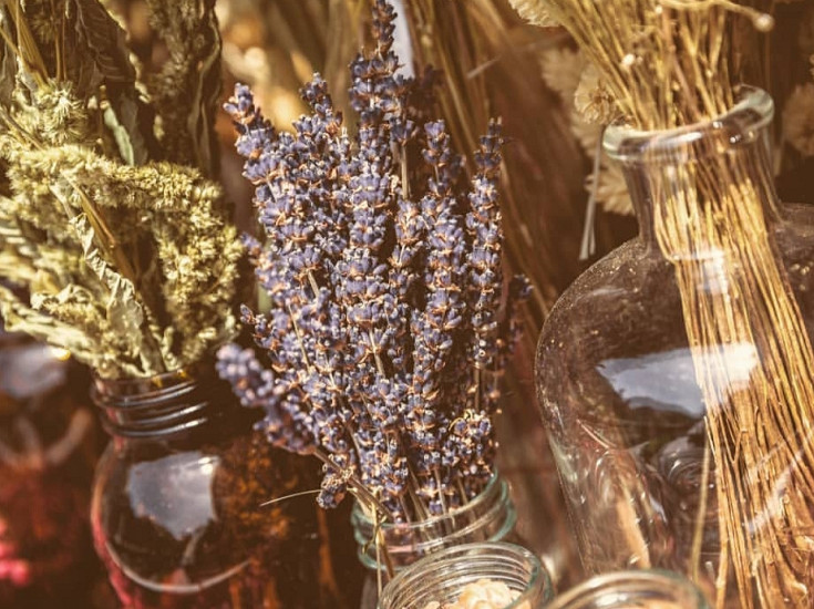 Decorate with dried flowers